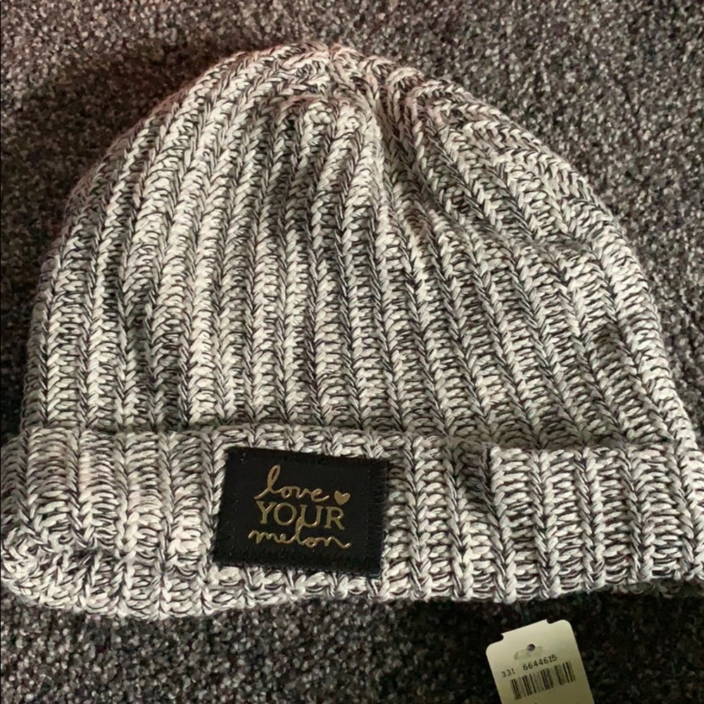NWT. Love your melon beanie.